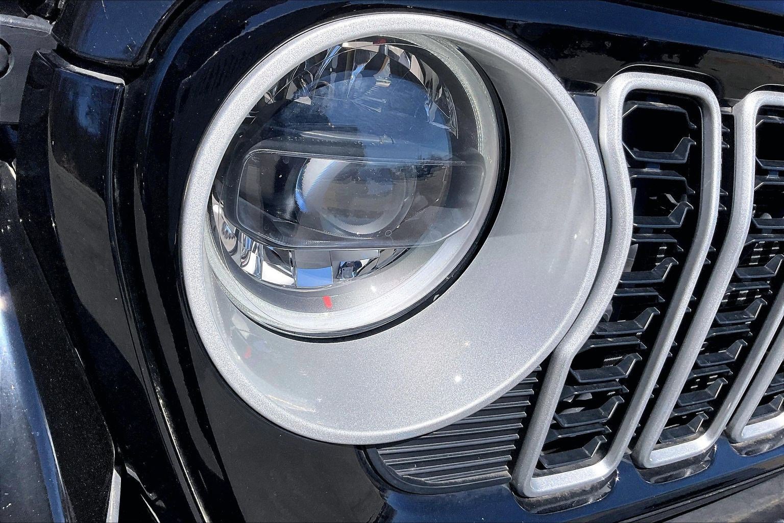 Used 2024 Jeep Wrangler Sahara w/ Technology Group image 26