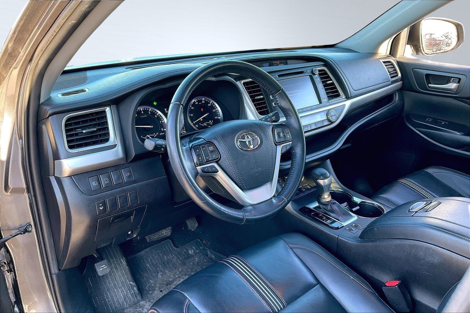 Used 2019 Toyota Highlander AWD V6 image 10