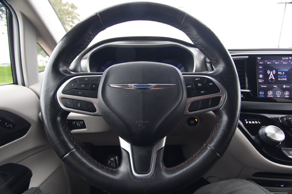 Used 2020 Chrysler Pacifica Touring-L Plus FWD image 22