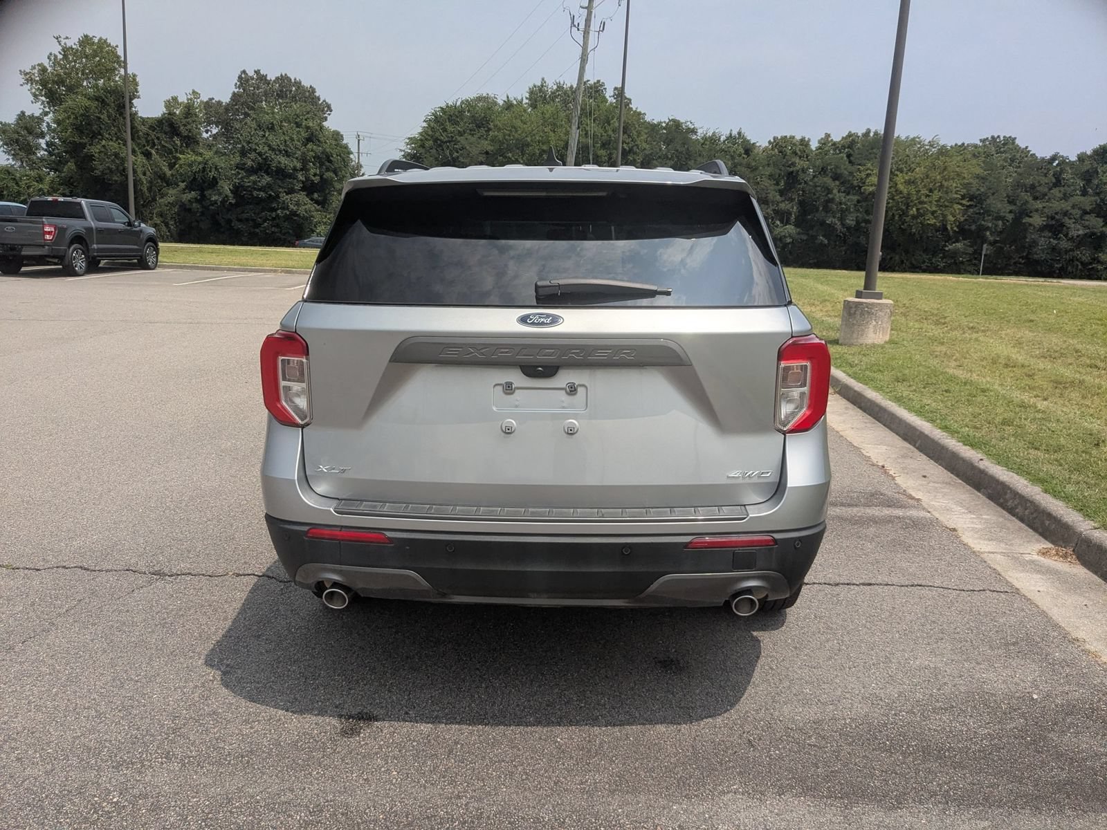 Used 2023 Ford Explorer XLT w/ Equipment Group 202A AWD/4WD image 4