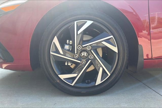 New 2025 Hyundai Elantra Limited image 12