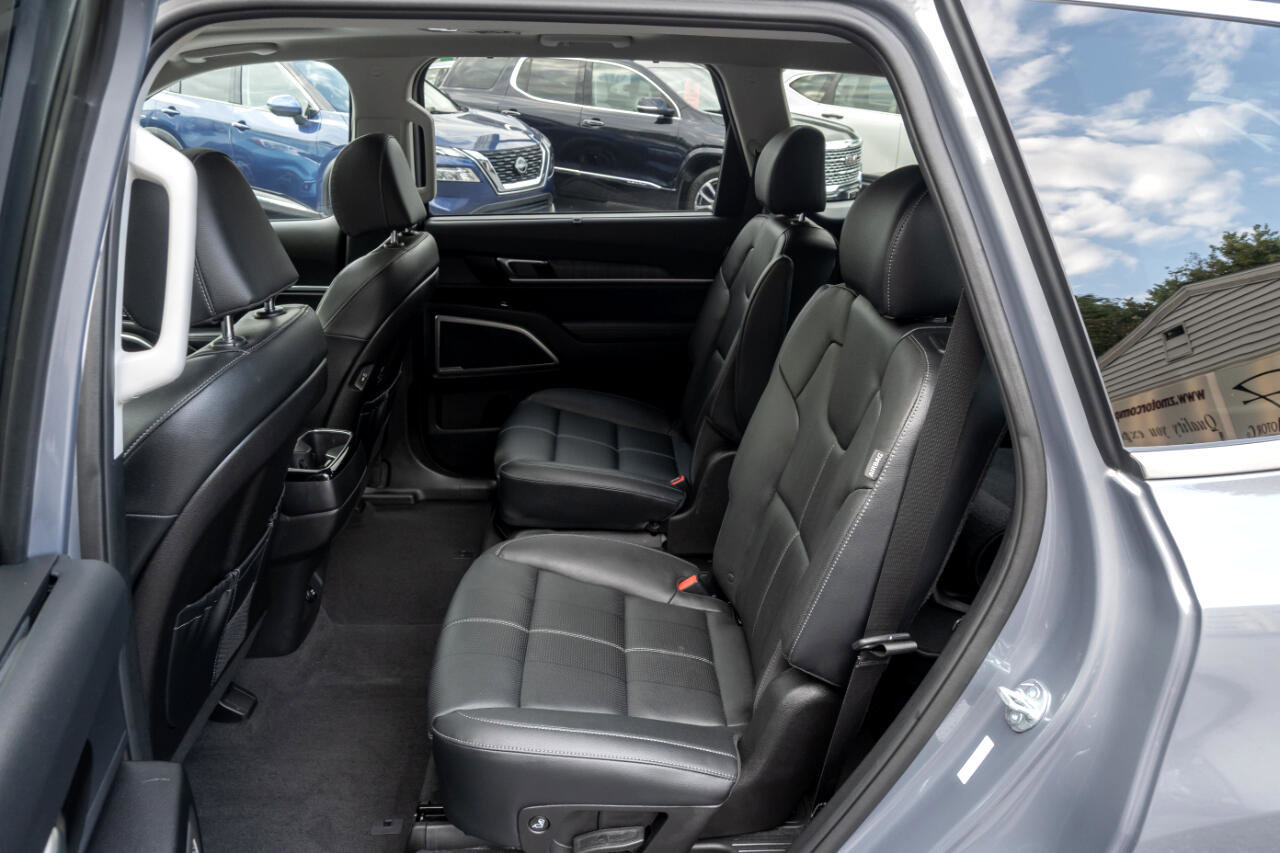 Used 2024 Kia Telluride EX w/ EX Captain's Chair Package image 18