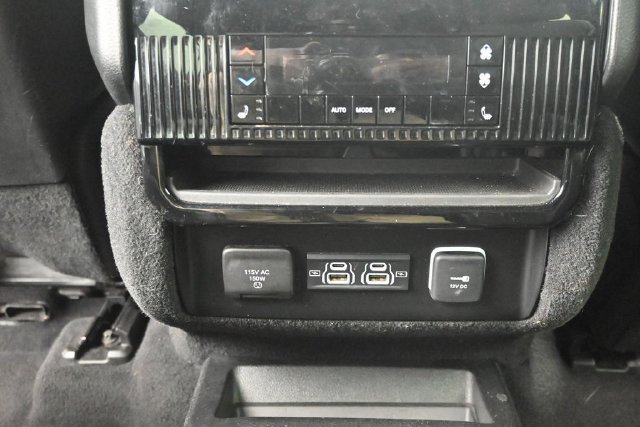 Used 2024 Jeep Wagoneer L Series II RWD image 16