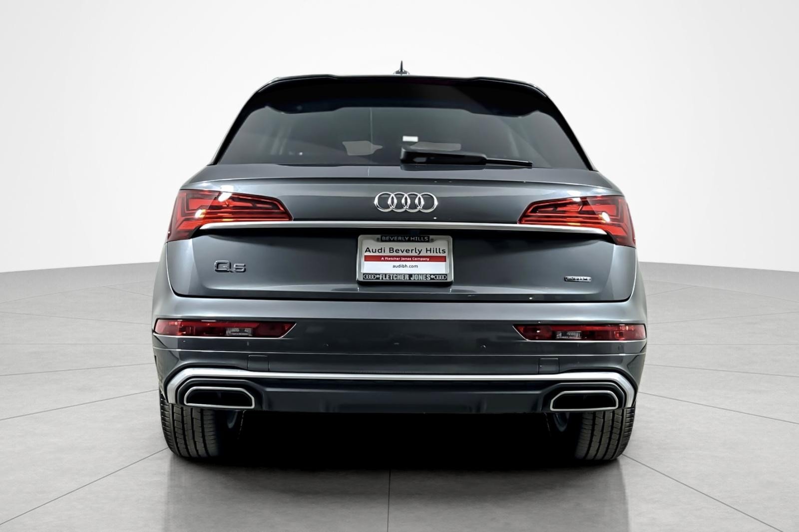 Used 2022 Audi Q5 2.0T Premium w/ Convenience Package image 4