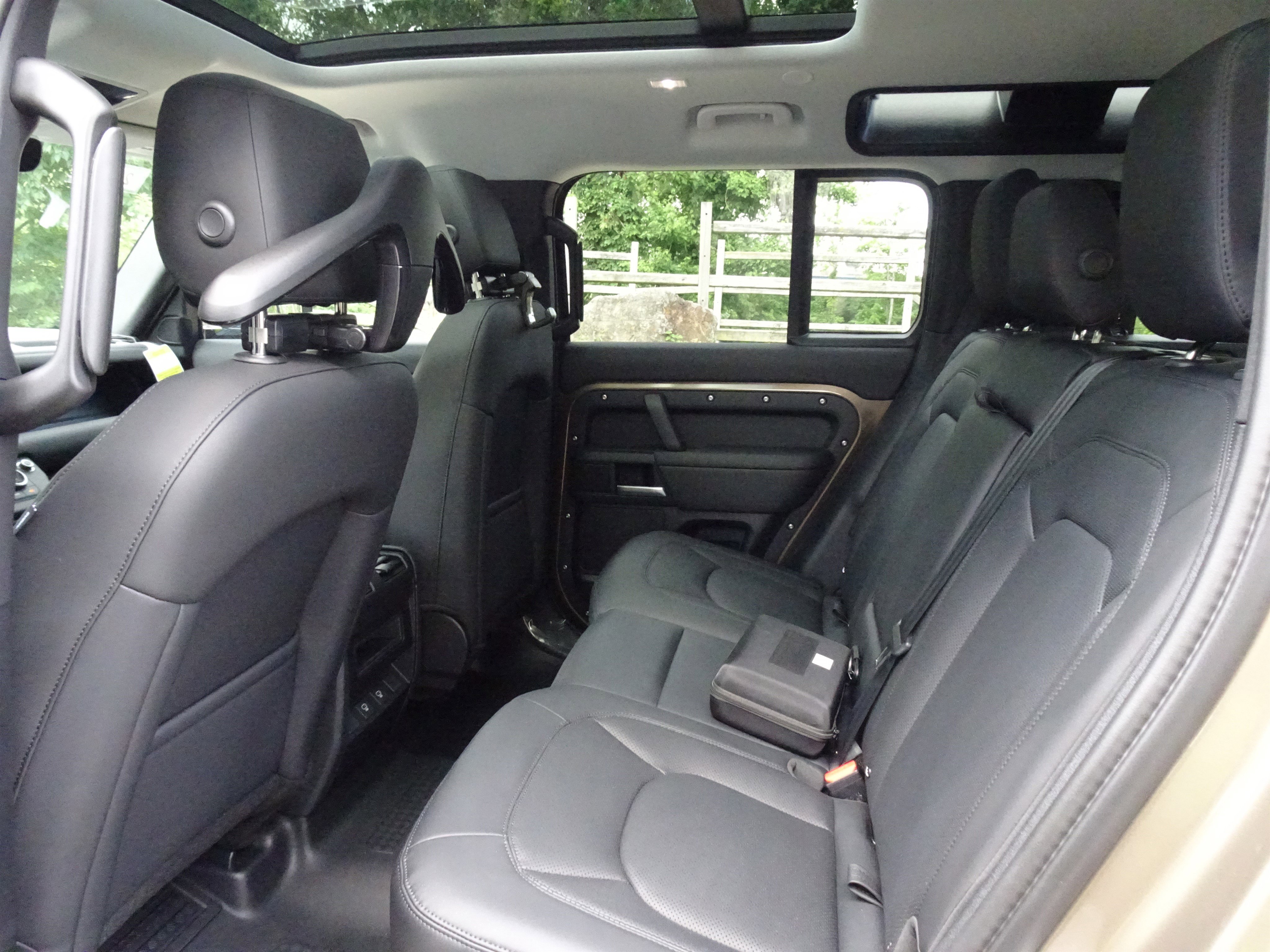 New 2025 Land Rover Defender 110 S image 21