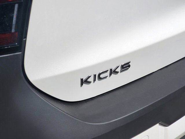 New 2026 Nissan Kicks SR w/ Illumination Package FWD image 8