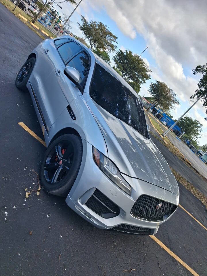 Used 2017 Jaguar F-PACE R-Sport AWD/4WD image 1