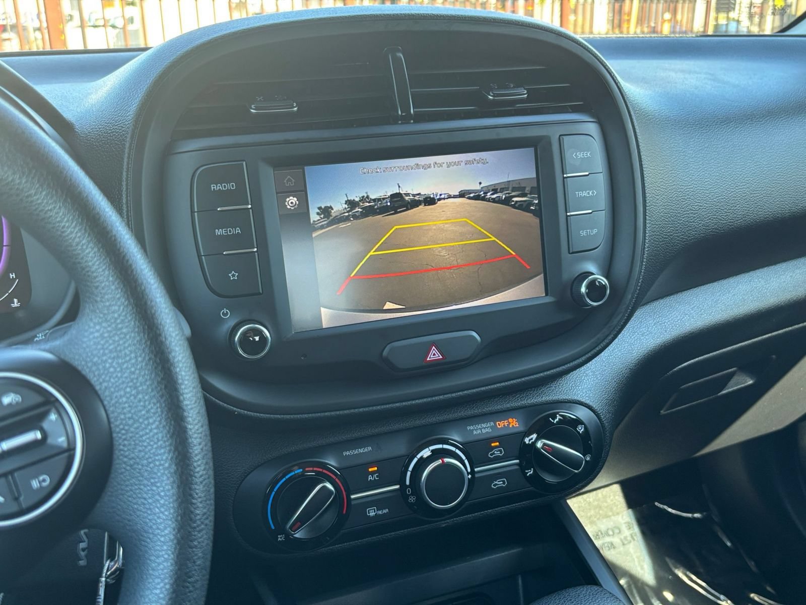 Used 2025 Kia Soul LX w/ LX Technology Package FWD image 24