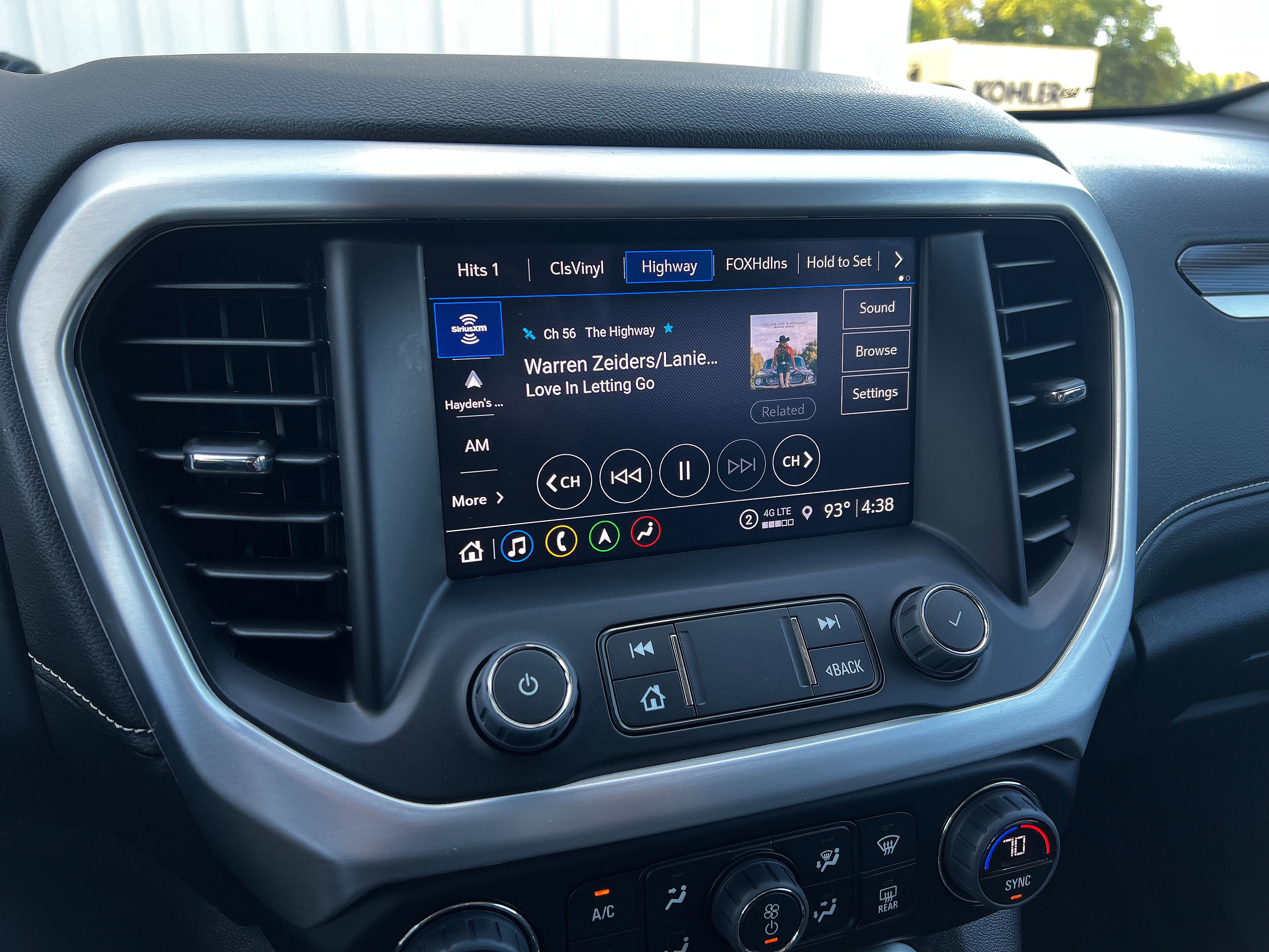 Used 2023 GMC Acadia SLT w/ Preferred Package image 15