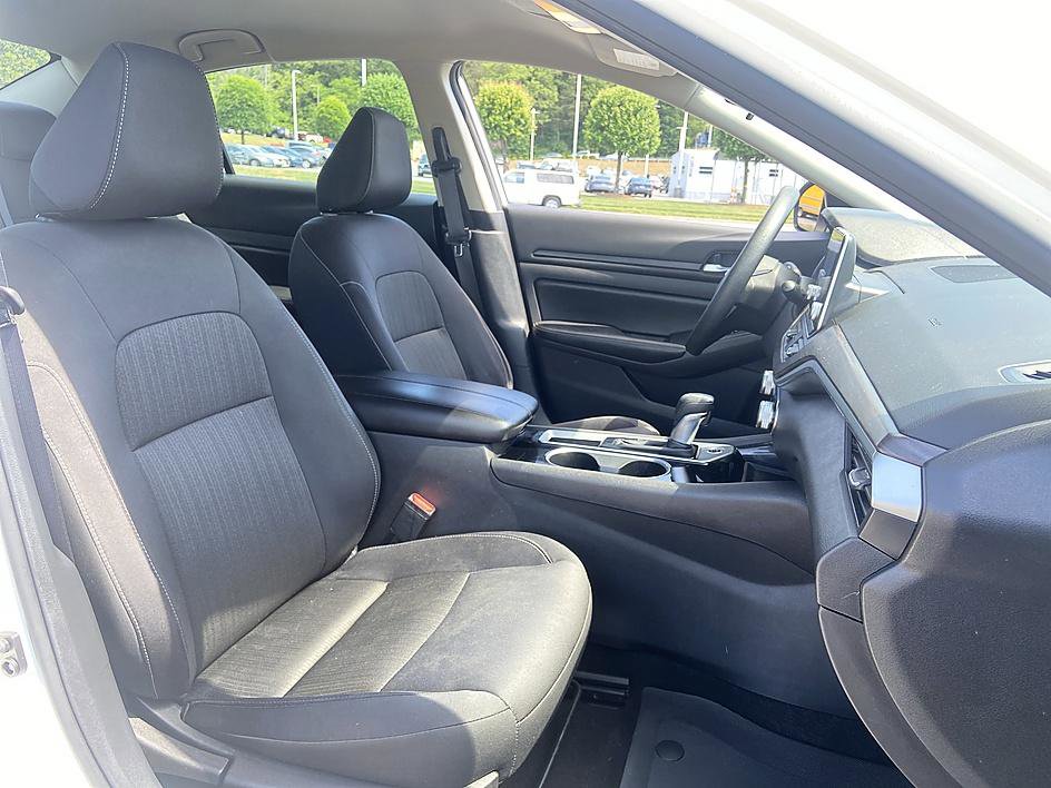 Certified 2024 Nissan Altima 2.5 SV FWD image 9