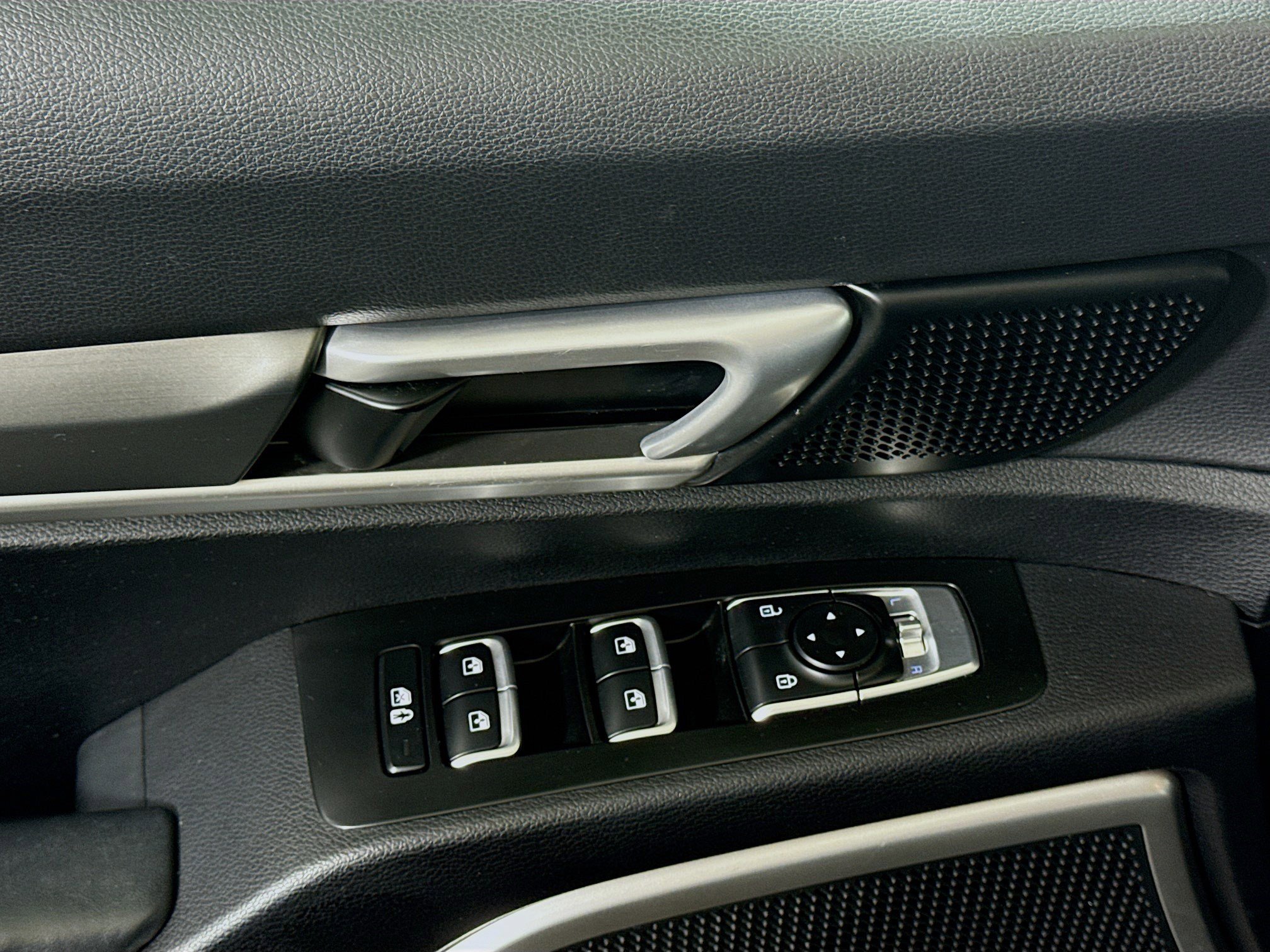 Used 2020 Kia Telluride LX image 24