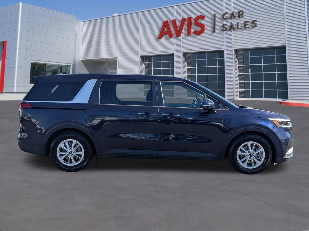 Used 2024 Kia Carnival LX image 5