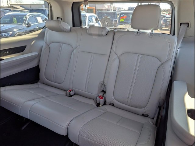 Used 2022 Jeep Wagoneer Series III w/ Premium Group I image 11