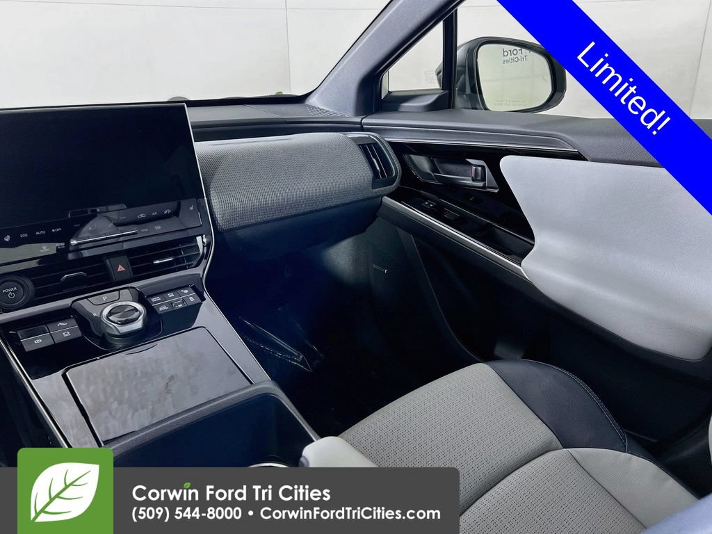 Used 2024 Subaru Solterra AWD/4WD image 28
