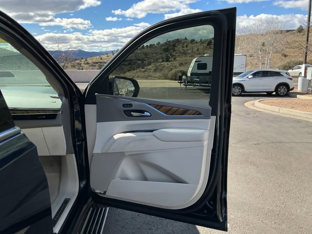 Used 2021 Cadillac Escalade Premium Luxury Platinum AWD/4WD image 22