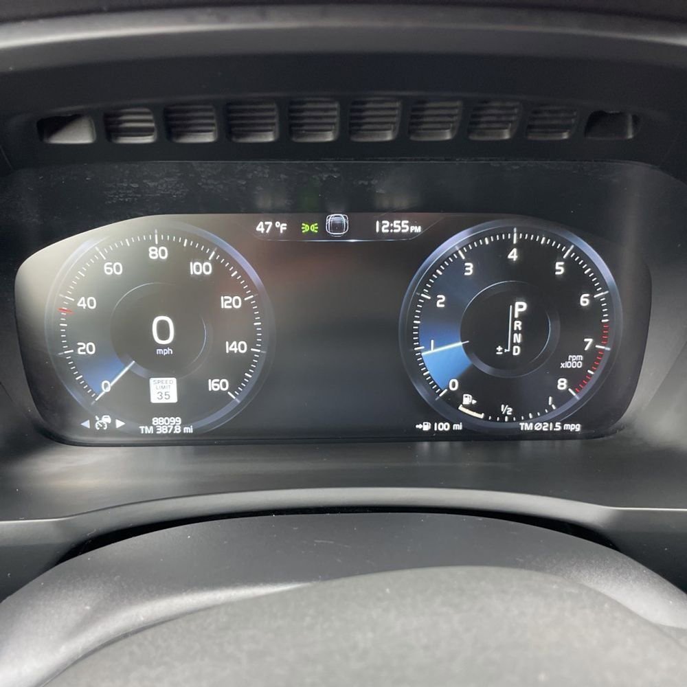 Used 2020 Volvo XC90 T6 Momentum image 9