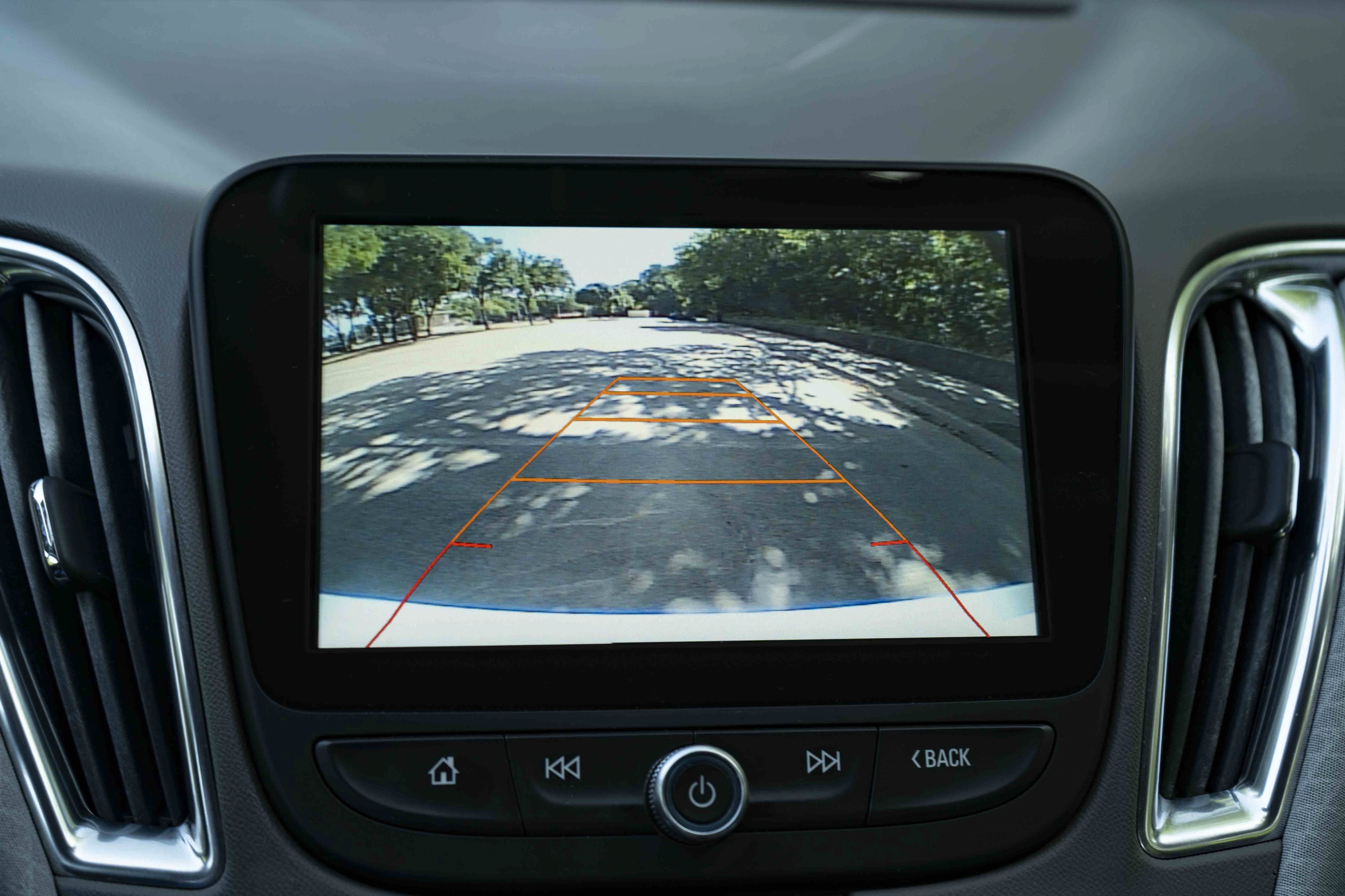 Used 2017 Chevrolet Malibu LT FWD image 30