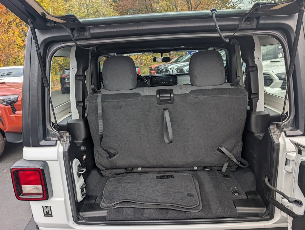 Used 2025 Jeep Wrangler Sport image 17