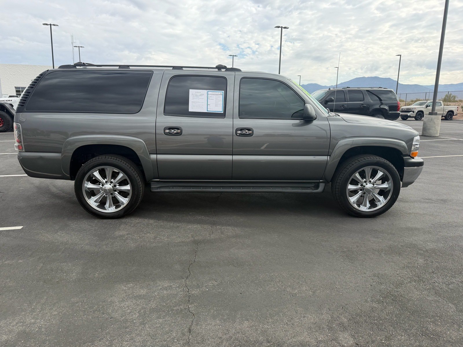Used 2002 Chevrolet Suburban 2500 LS RWD image 2