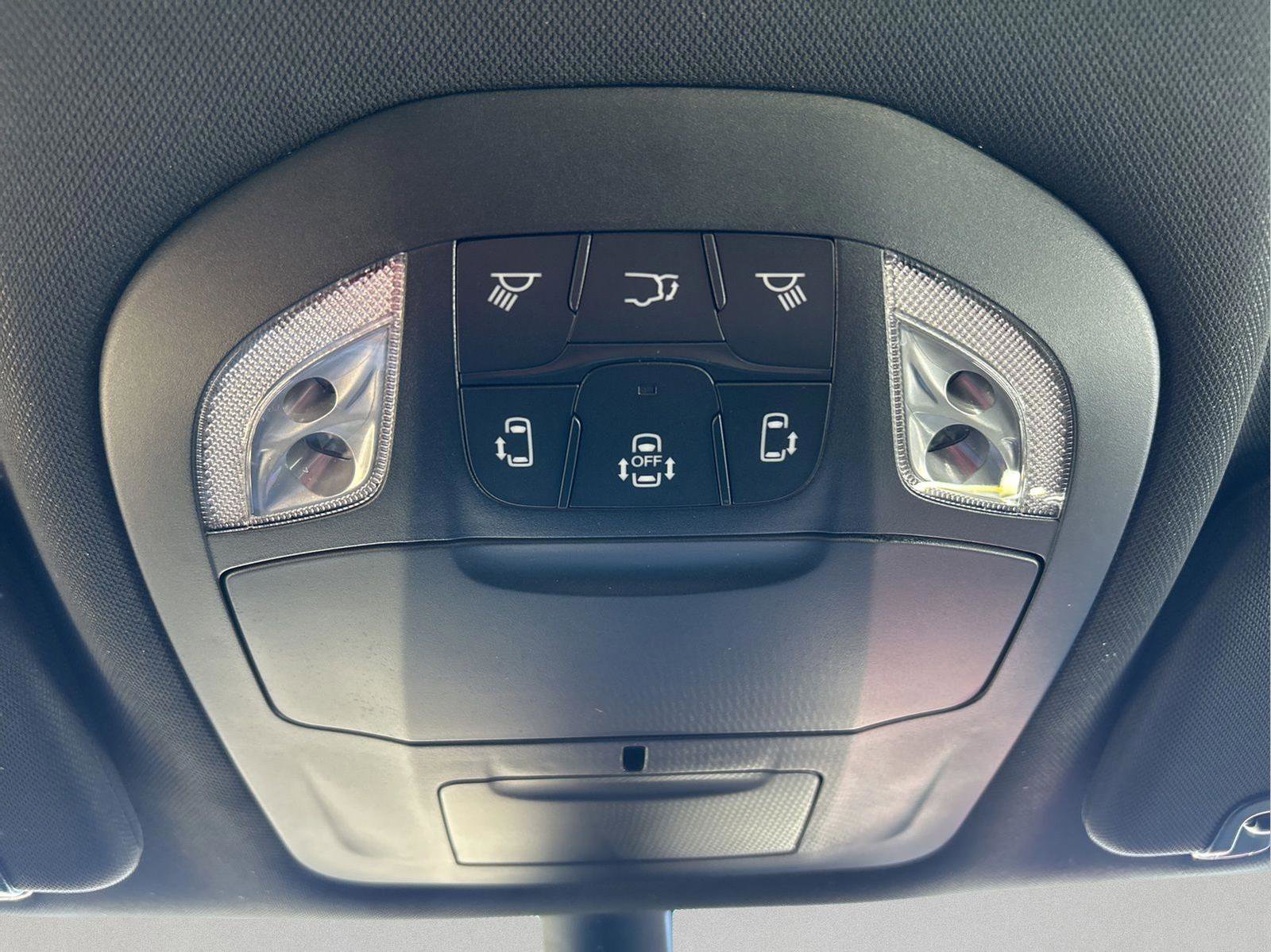 New 2026 Chrysler Voyager LX image 25