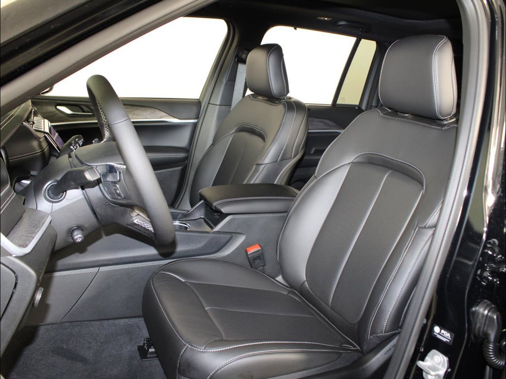 New 2025 Jeep Grand Cherokee Limited w/ Luxury Tech Group II RWD image 11