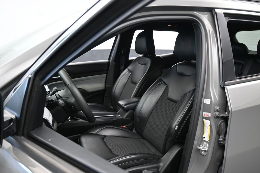 Used 2023 Jeep Compass Latitude AWD/4WD image 10