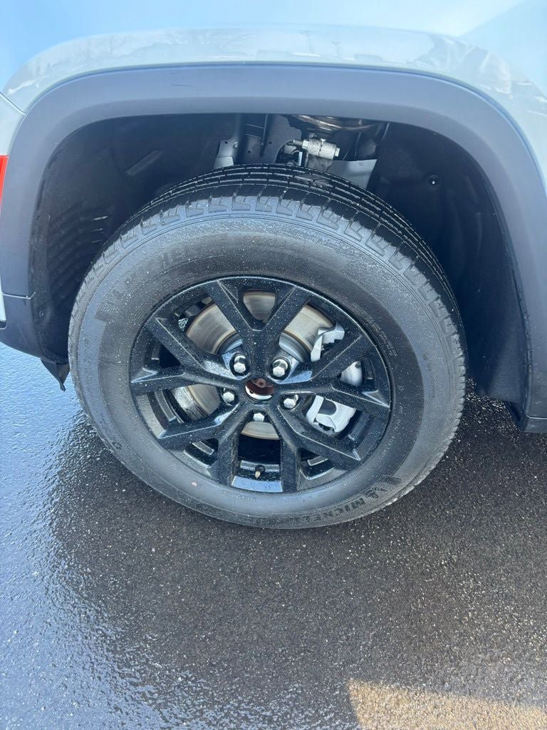 Used 2024 Jeep Grand Cherokee L Laredo image 24