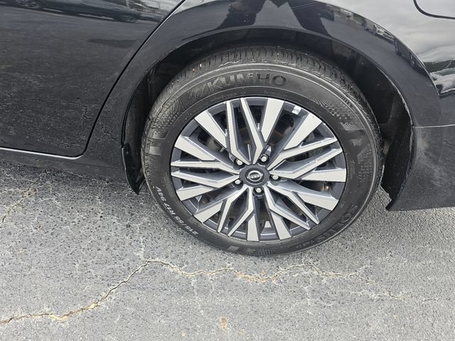 Used 2025 Nissan Altima 2.5 SV FWD image 11