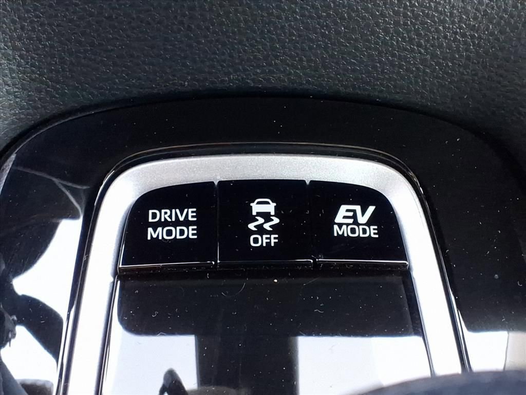 Used 2025 Toyota Corolla LE image 13