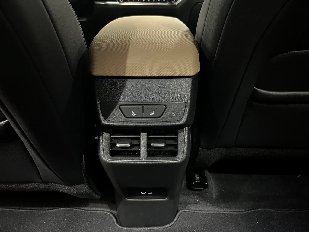 New 2026 Chevrolet Equinox ACTIV w/ Convenience Package III FWD image 36