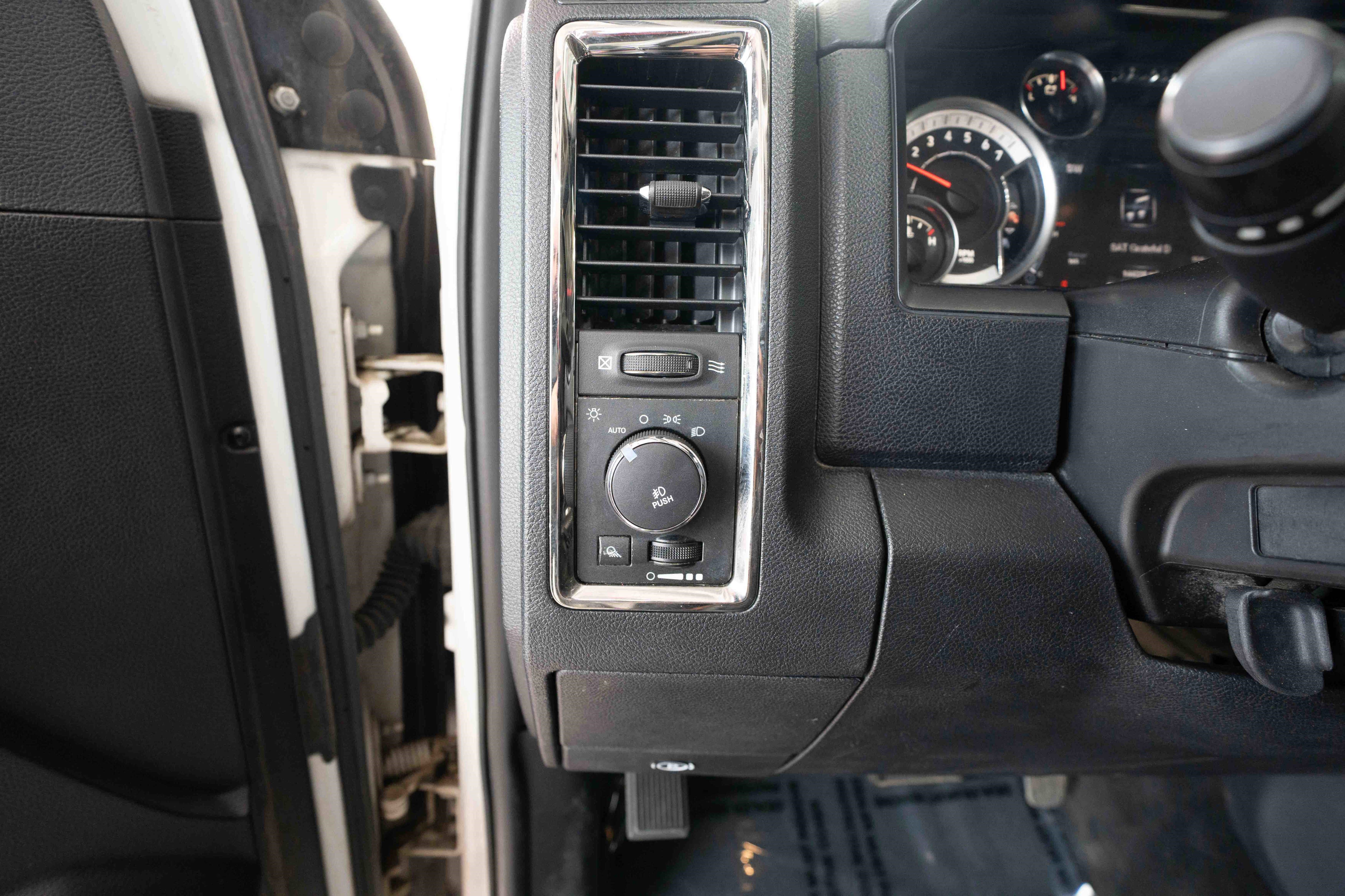 Used 2014 RAM 1500 Sport w/ Sport Premium Group image 11