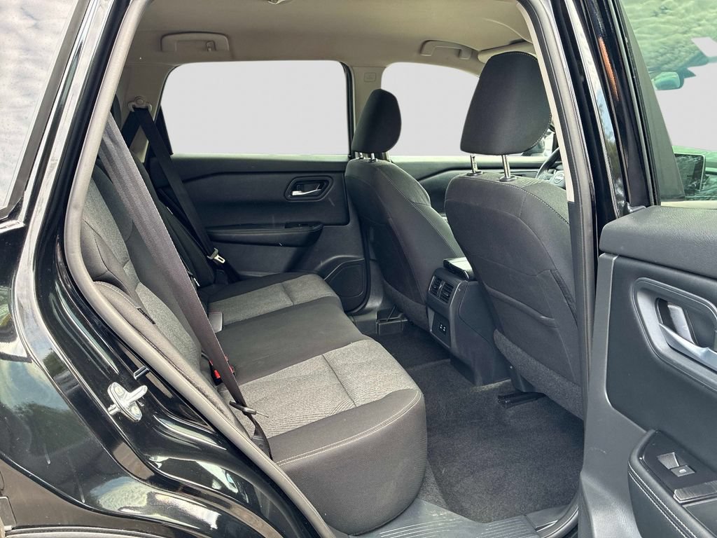 Used 2025 Nissan Rogue SV AWD/4WD image 11