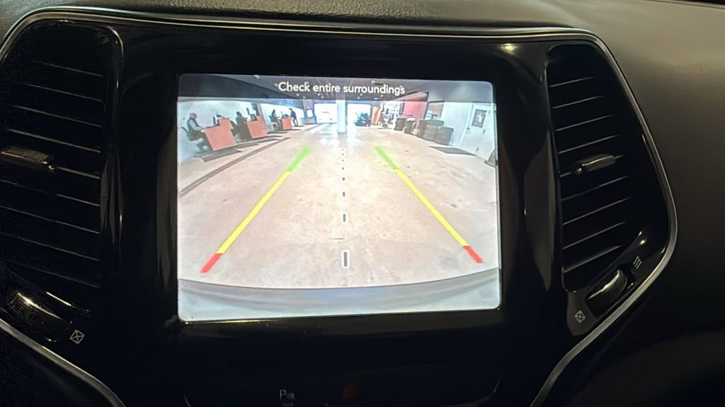 Used 2019 Jeep Cherokee Limited image 34