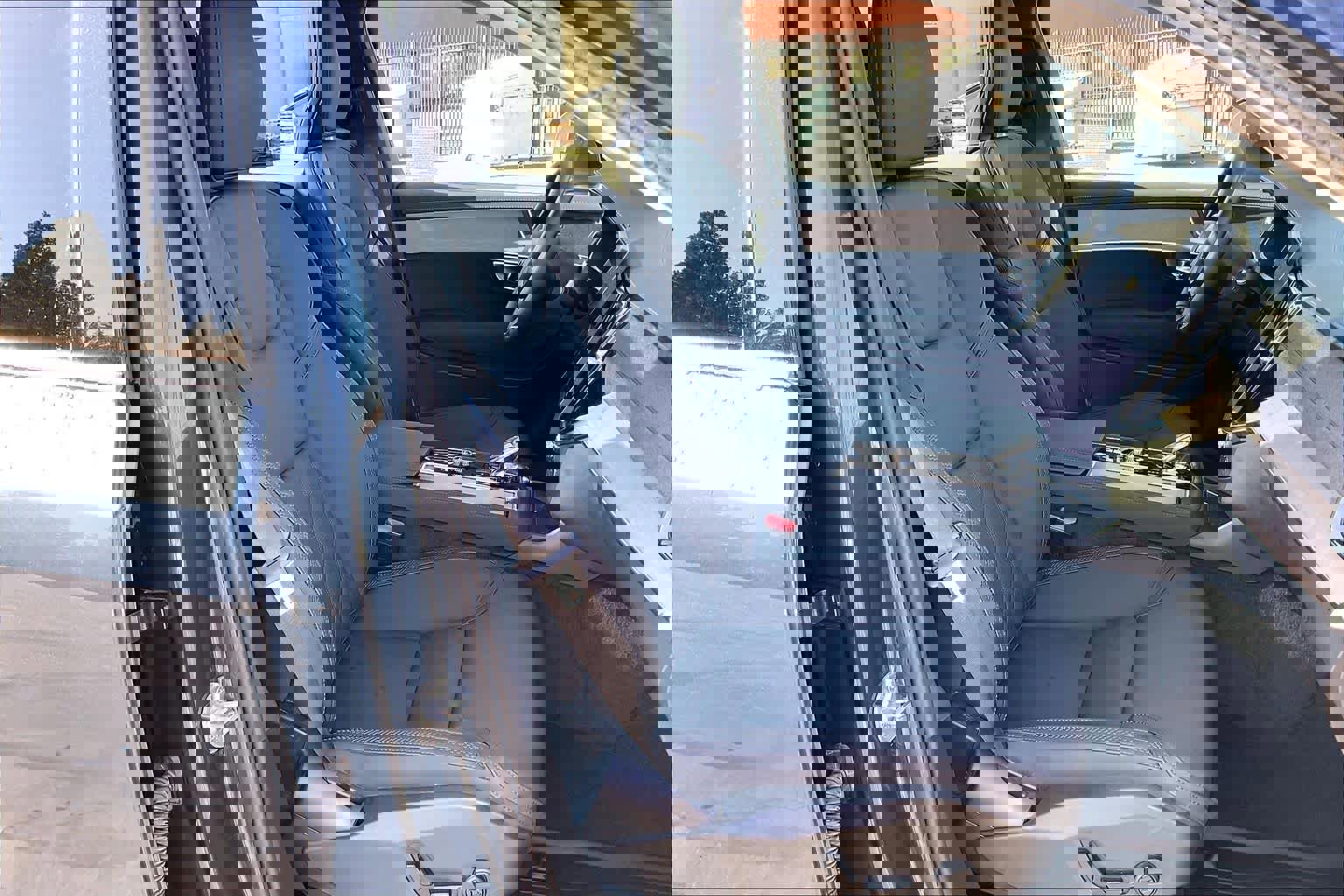 Used 2025 Volvo XC90 B6 Core w/ Protection Package Premier image 10