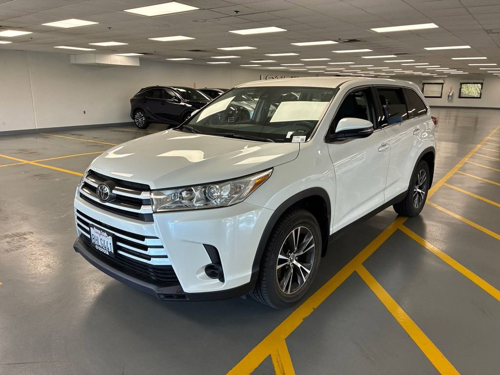 Used 2019 Toyota Highlander LE image 3