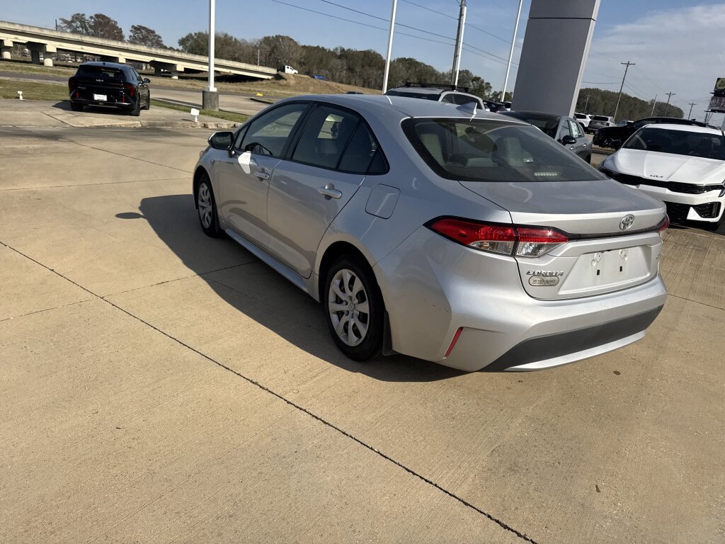 Used 2022 Toyota Corolla LE image 27