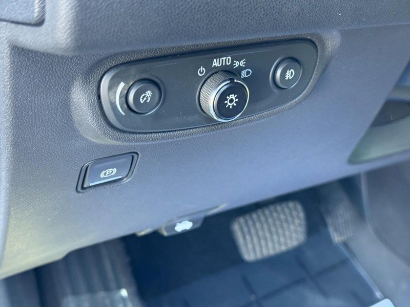 Used 2021 GMC Terrain SLT w/ Elevation Edition image 17