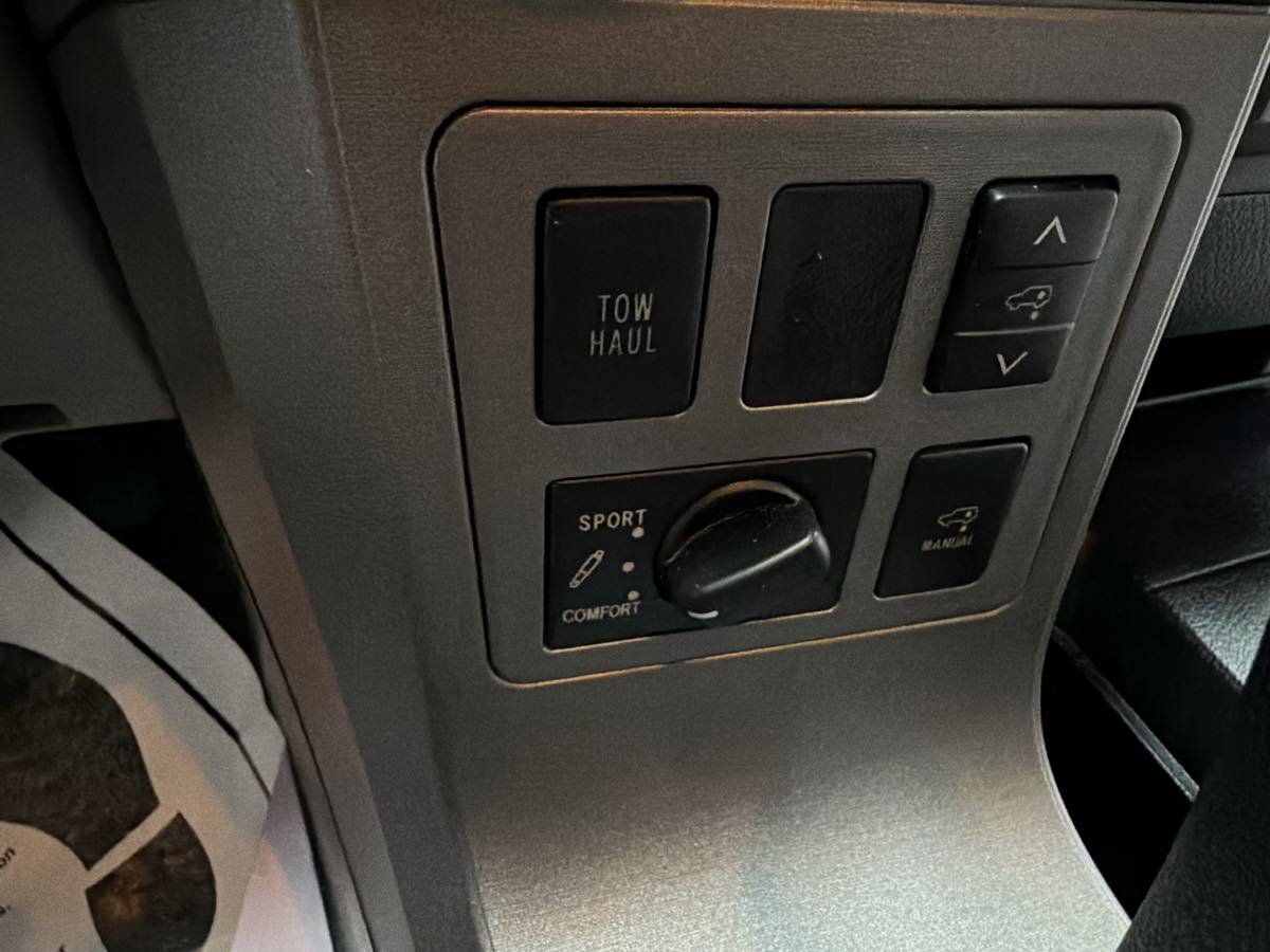Used 2010 Toyota Sequoia Platinum RWD image 20