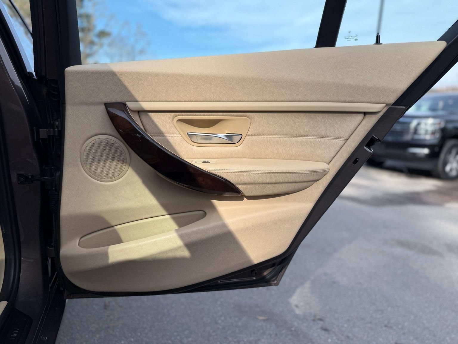 Used 2015 BMW 328i xDrive Sedan AWD/4WD image 21