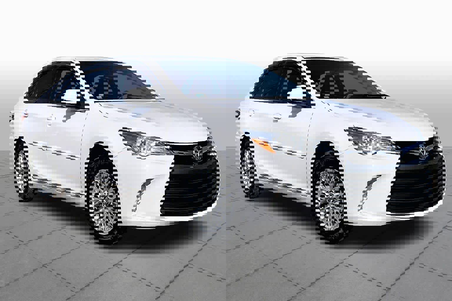 Used 2016 Toyota Camry LE image 2