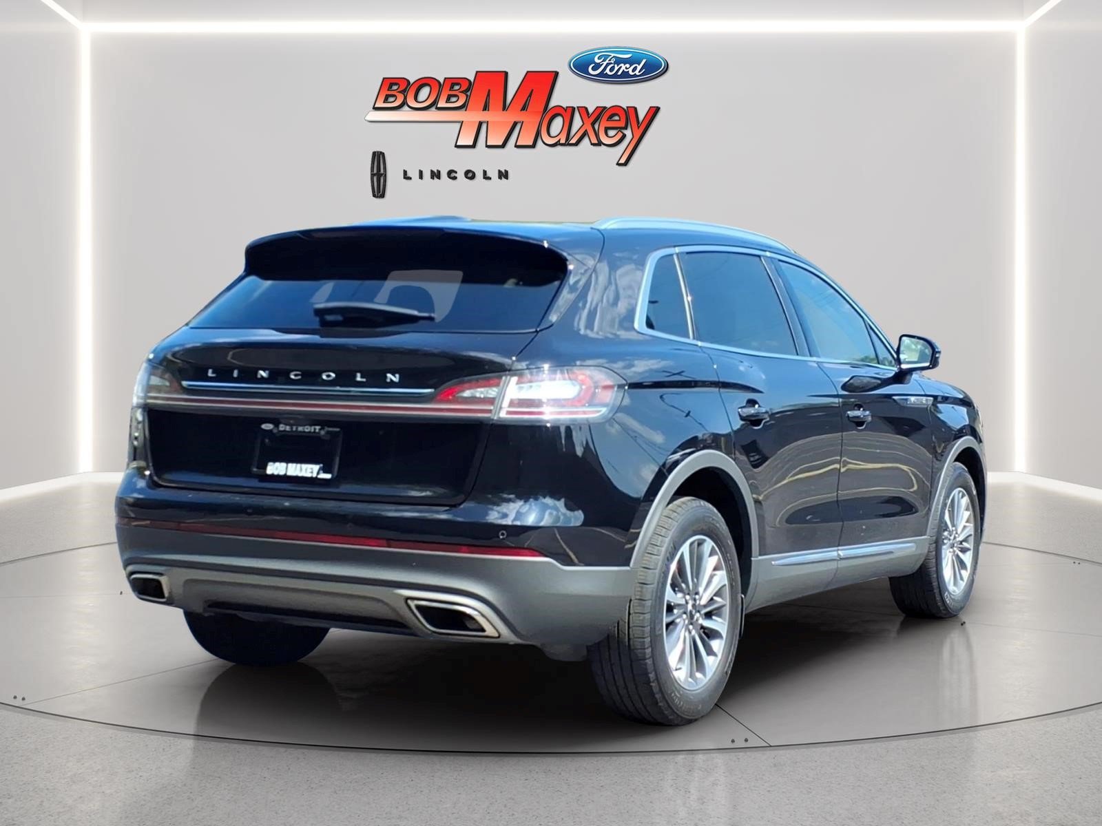 Used 2023 Lincoln Nautilus AWD w/ Premium Package image 4
