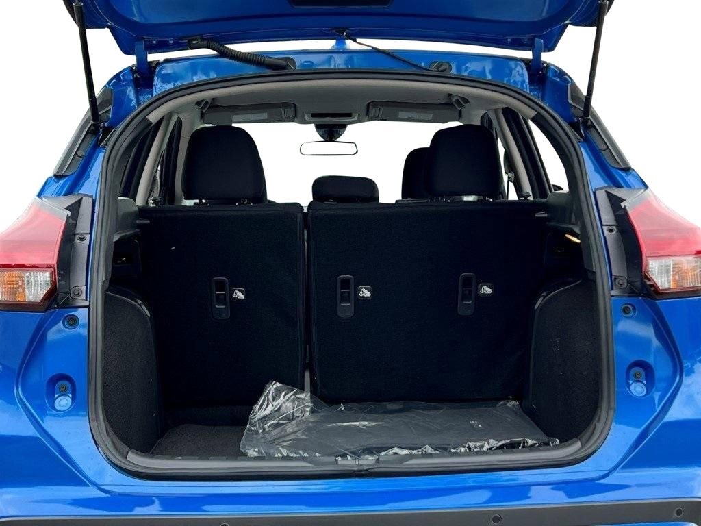 Used 2025 Nissan Kicks Play S image 10