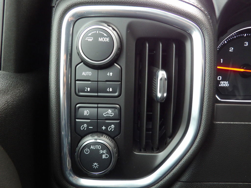 Used 2022 Chevrolet Silverado 3500 LT w/ Convenience Package AWD/4WD image 19