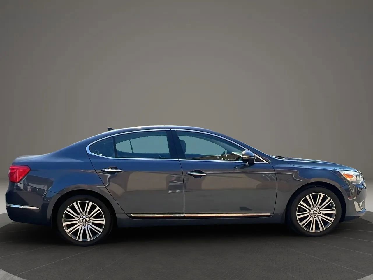 Used 2015 Kia Cadenza Premium image 4