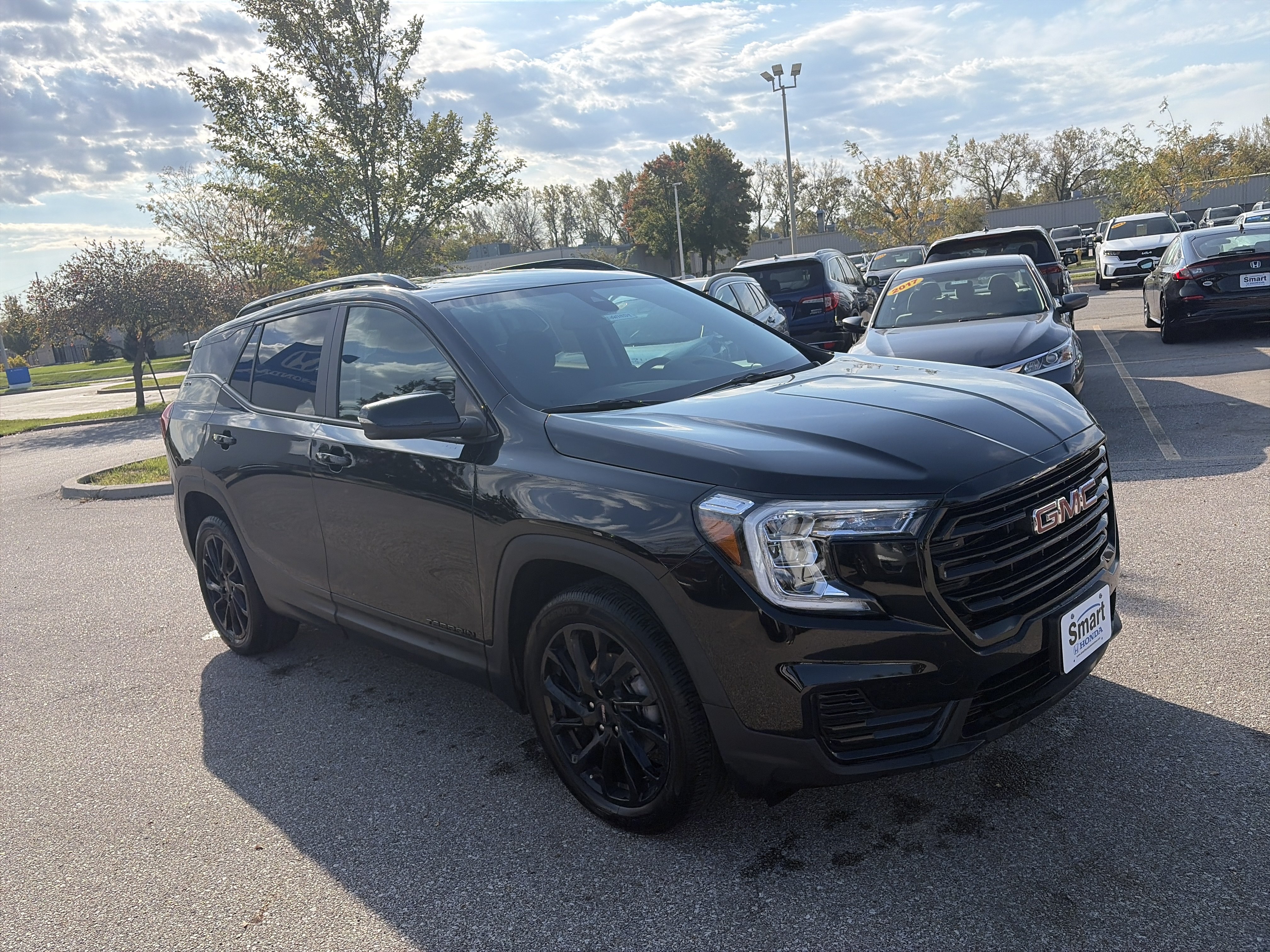 Used 2024 GMC Terrain SLE w/ Elevation Edition AWD/4WD image 3