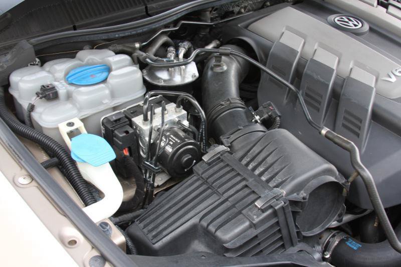 Used 2016 Volkswagen Touareg TDI AWD/4WD image 18