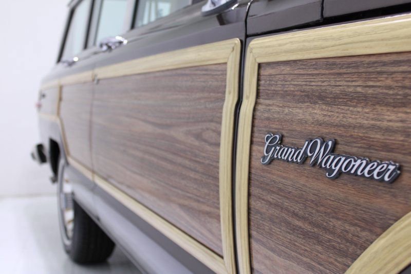 Used 1987 Jeep Grand Wagoneer image 13