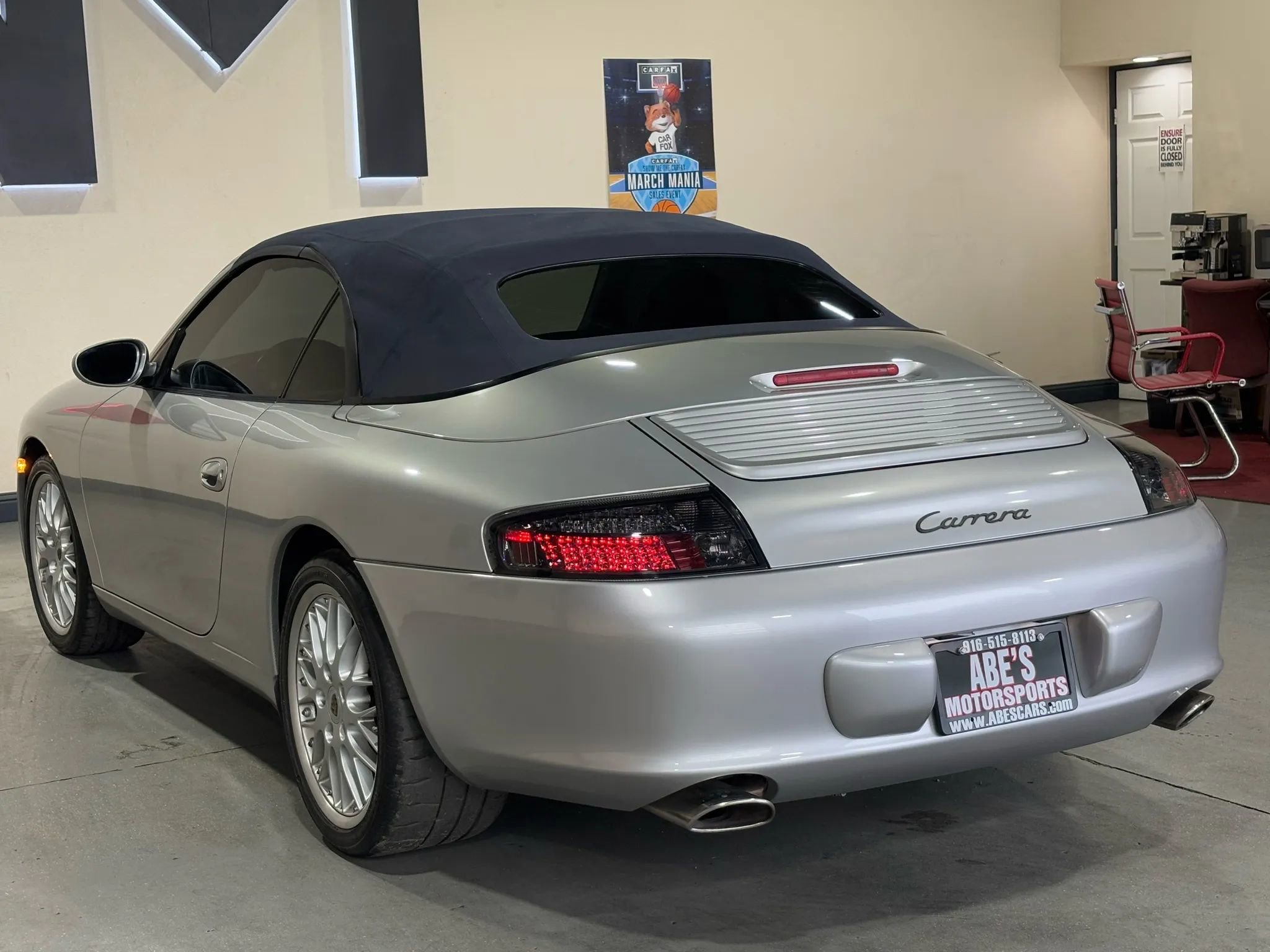 Used 2004 Porsche 911 Carrera image 4