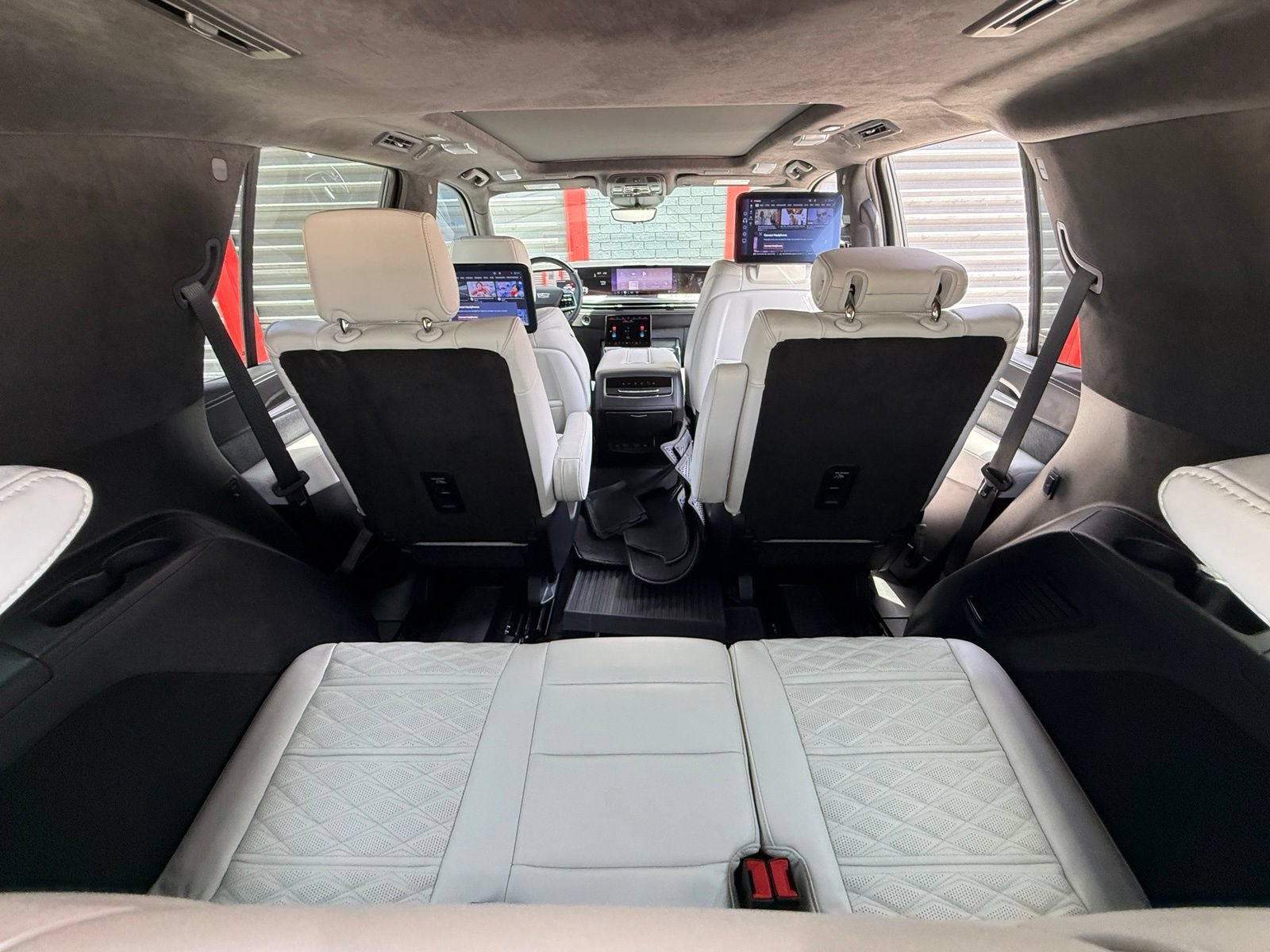 Used 2025 Cadillac Escalade V AWD/4WD image 40