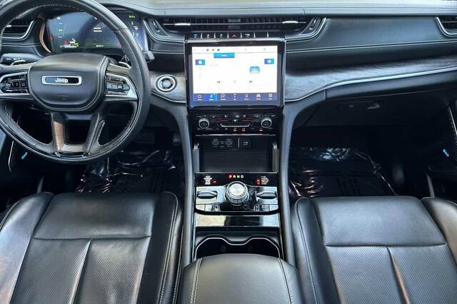 Used 2022 Jeep Grand Cherokee Overland w/ Advanced Protech Group III image 13